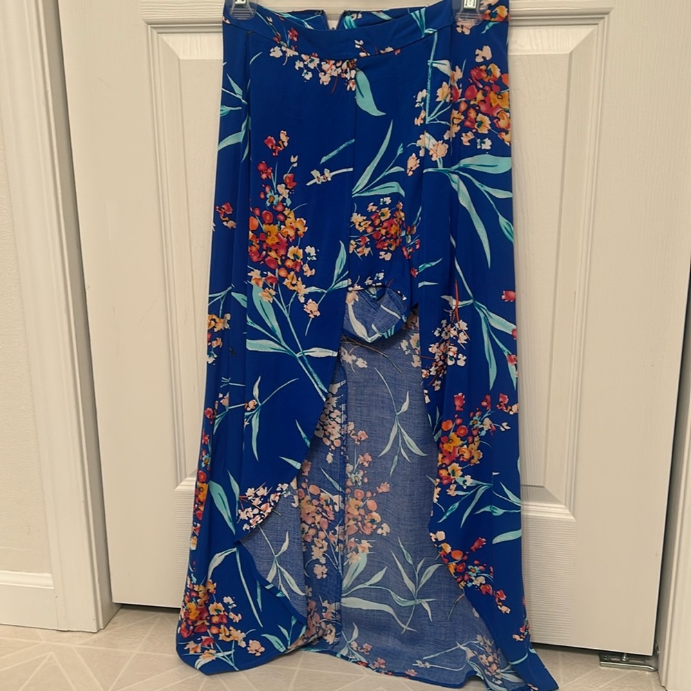 Love Tree blue skort and tank top set. Blue with floral